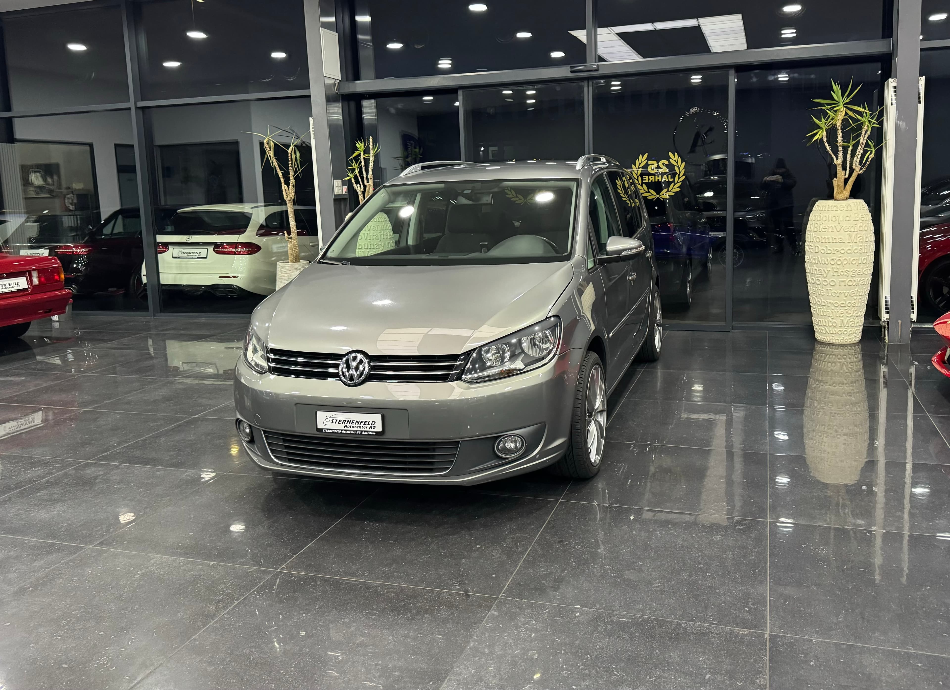 VW Touran 1.4 TSI Highline DSG — Occasion bei Sternenfeld Autocenter, Birsfelden