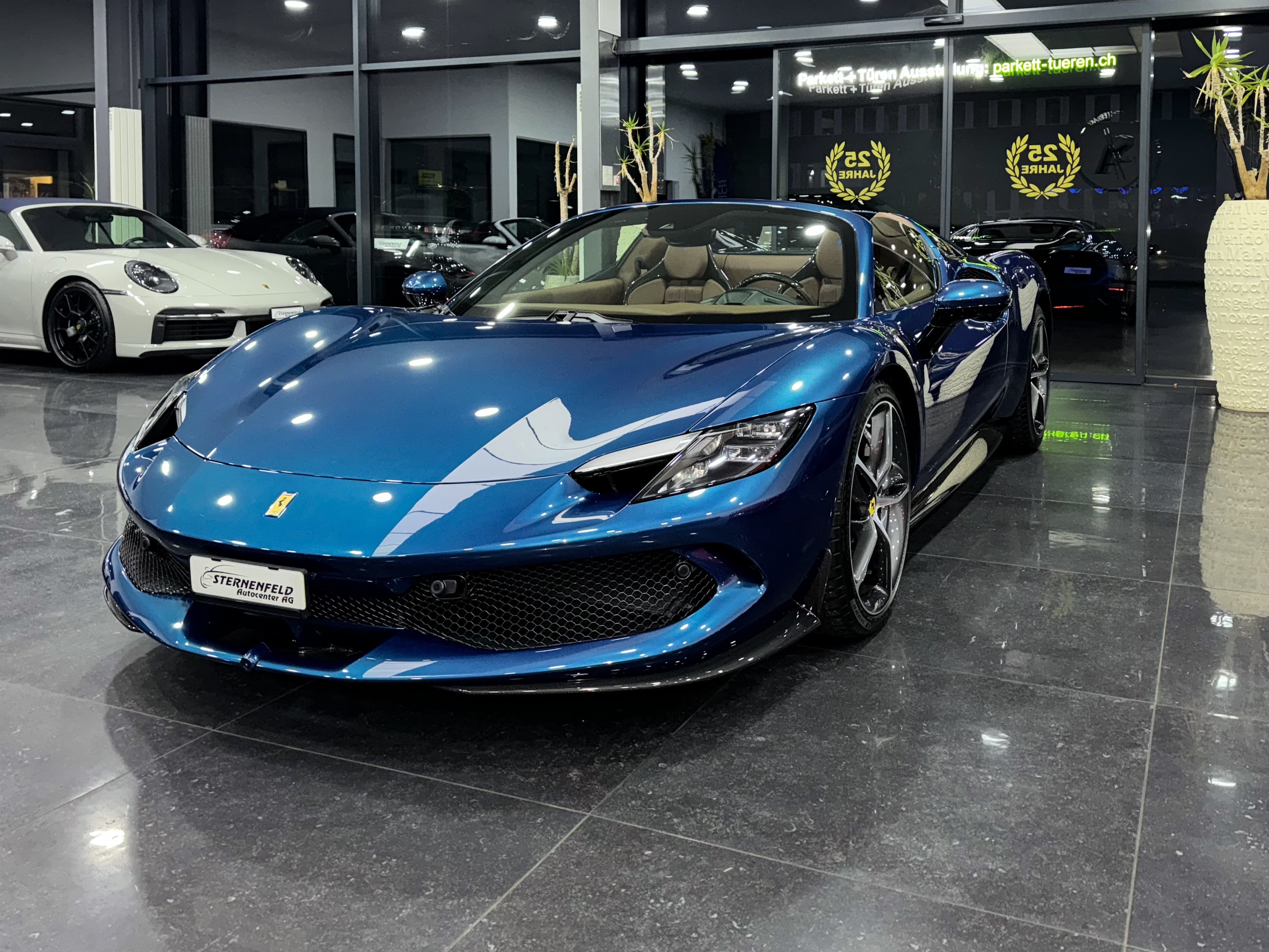 Ferrari 296 GTS — bei Sternenfeld Autocenter, Birsfelden