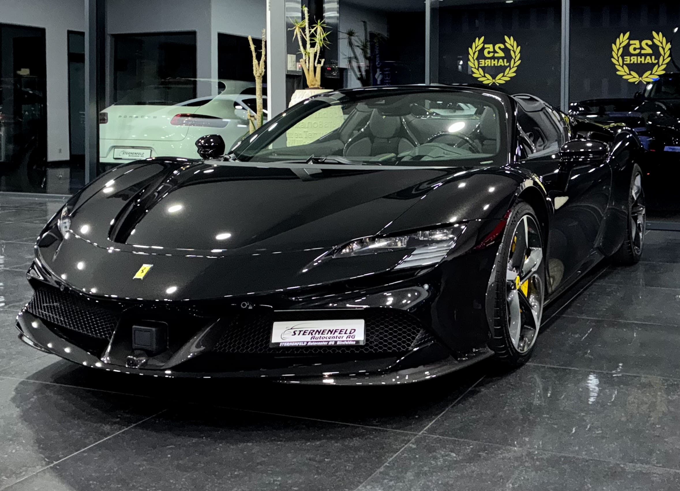 Ferrari SF90 Spider — bei Sternenfeld Autocenter, Birsfelden